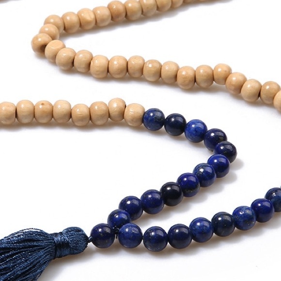 Rich blue lapis and sandalwood Mala 108 - Picture 2 of 3